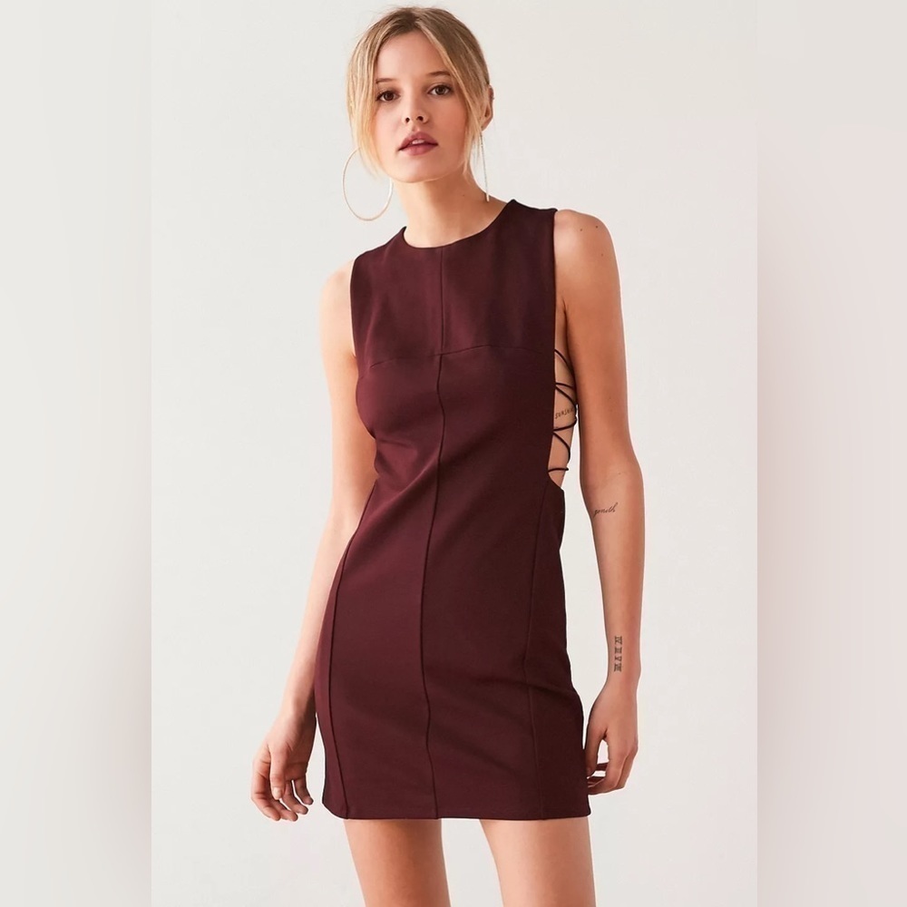 🏷️ 4/$25 Silence + Noise Urban Outfitters Lexie Crisscross Open-Side Mini Dress - Picture 5 of 15